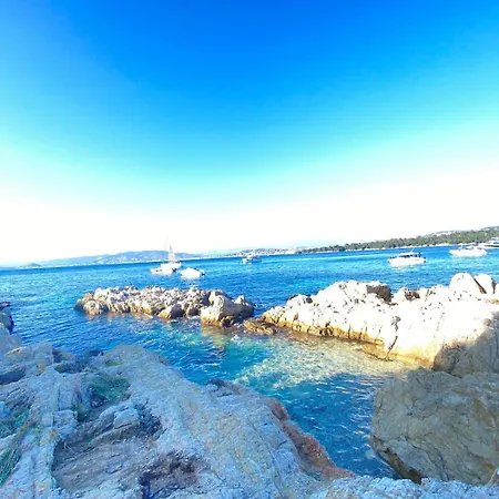 Cannes Hills With Garden And Parking Le Cannet
